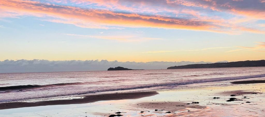 A photograph of Portmarnock Beach (The Velvet Strand)
